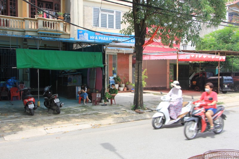 Ha Noi: Phong toa ngoi nha be gai 6 tuoi tu vong nghi bi bo bao hanh-Hinh-2