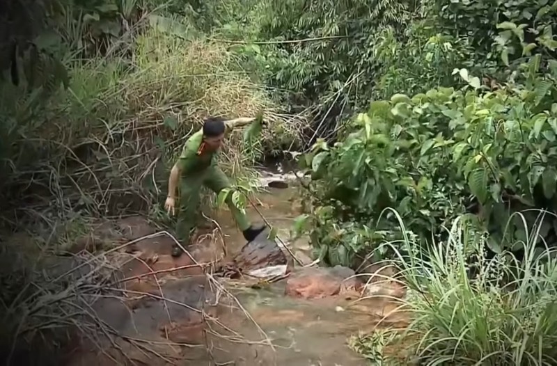 Hanh trinh pha an: Tu thi ben dong suoi to cao ke sat nhan mau lanh-Hinh-9