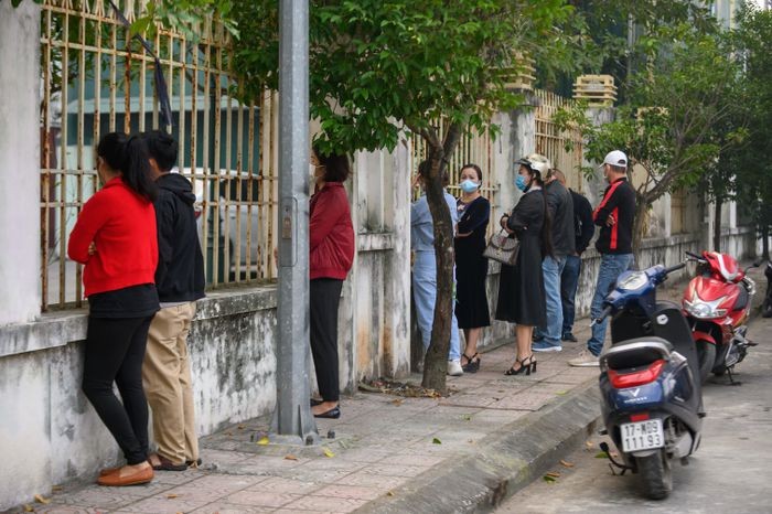 Nu cuoi bi an cua vo Duong “Nhue” khi bi dan giai den toa-Hinh-7