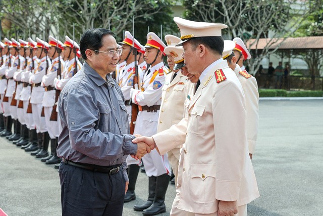 Thu tuong Pham Minh Chinh: Don nguoi dan ve que an toan-Hinh-2