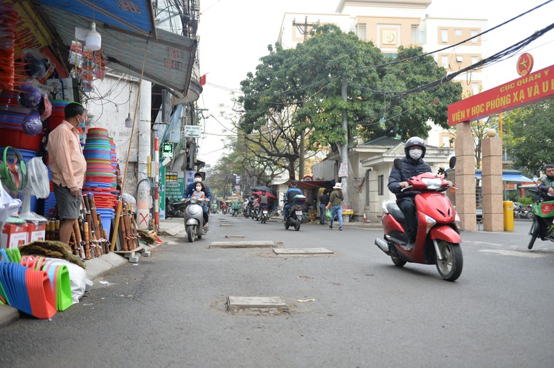 Ha Noi: Hang tram ho ga giang bay tuyen duong Dinh Cong Thuong-Hinh-9