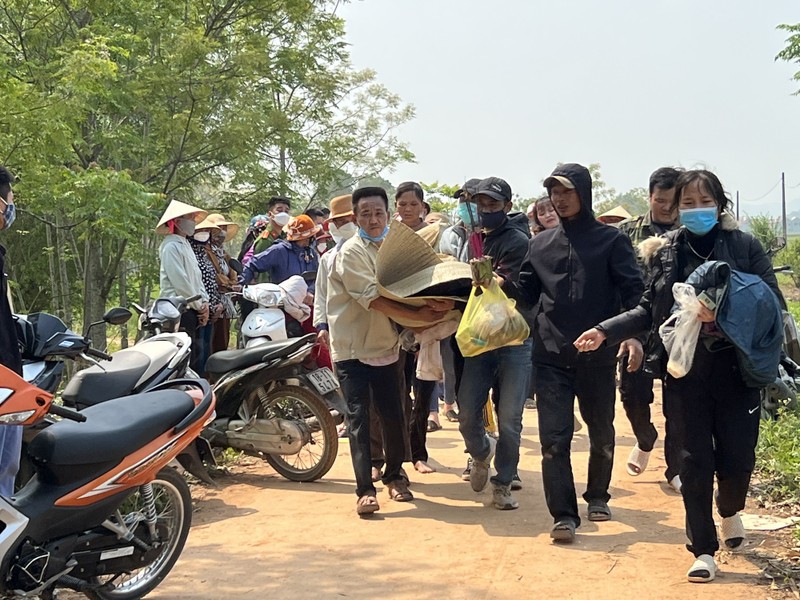 Tre em lien tuc bi duoi nuoc: “Dung mat bo moi lo lam chuong“