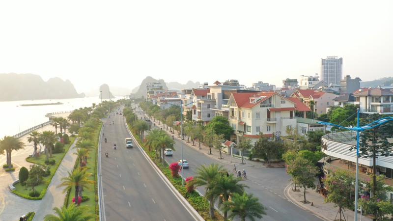 Choang vang voi con duong dep nhat Quang Ninh quy tu toan biet thu-Hinh-12