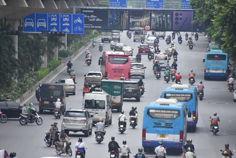 Ha Noi: Tach lan xe tren duong Nguyen Trai va bai hoc lang phi?