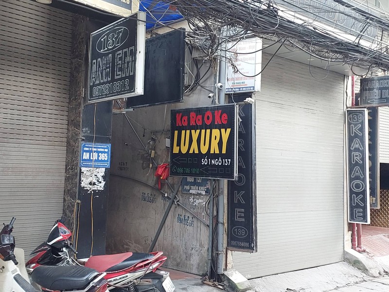 Ha Noi: Nguy co chay no tu loat quan karaoke o pho Trieu Khuc-Hinh-5