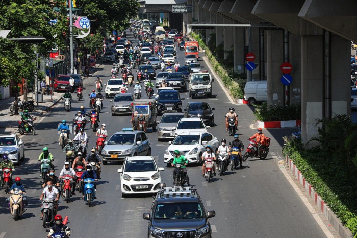 Ha Noi tach lan duong Nguyen Trai: Giam xung dot phuong tien giao thong