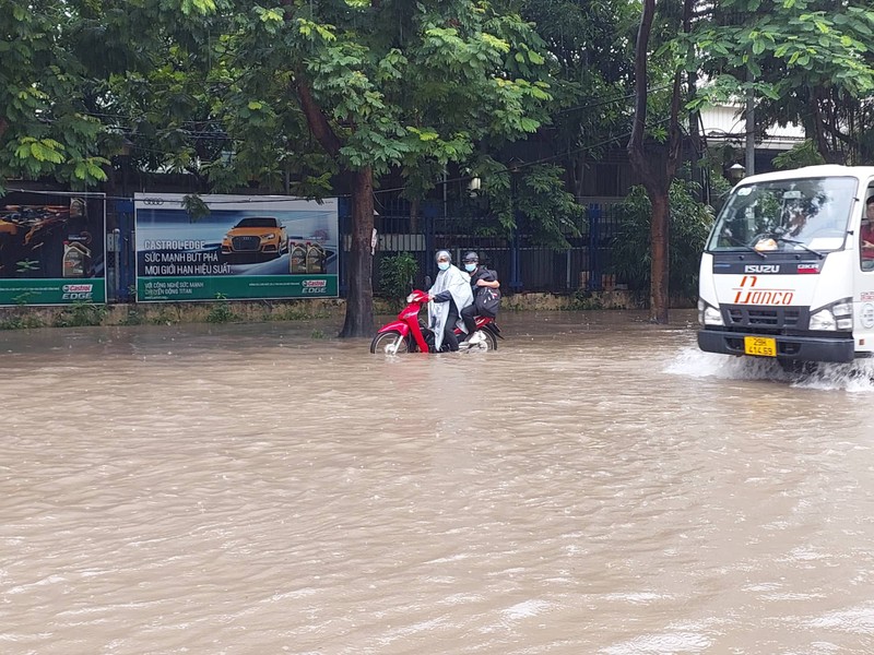 Ha Noi: Cum cong nghiep Tu Liem ngap trong bien nuoc-Hinh-9