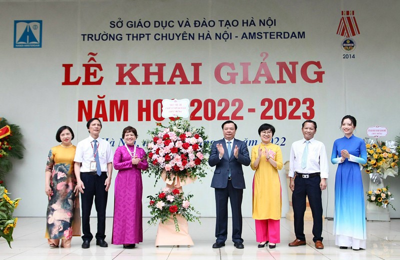 Ha Noi: Nhieu lanh dao cap cao du le khai giang nam hoc moi-Hinh-3