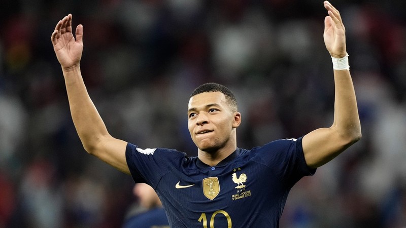 Cuoc doi ngoai san co cua ngoi sao doi tuyen Phap Kylian Mbappe