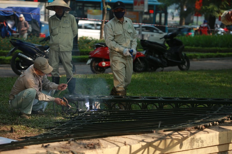 Ha Noi: Can canh viec thao do hang rao cong vien Thong Nhat-Hinh-6