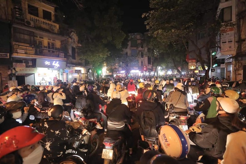 “Bien nguoi” trong dem Giang sinh tai Ha Noi