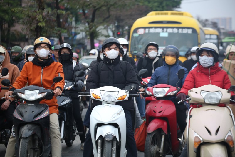 Ngan ngam giao thong Ha Noi un u khi nguoi dan do ve Ha Noi-Hinh-6