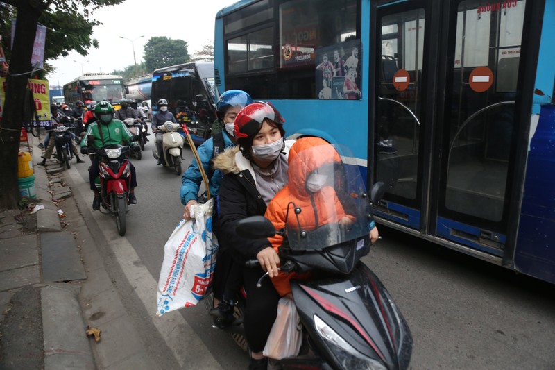 Ngan ngam giao thong Ha Noi un u khi nguoi dan do ve Ha Noi-Hinh-8