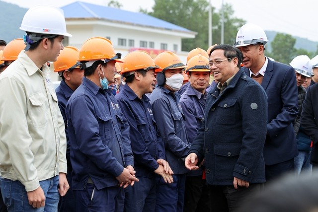 Thu tuong Pham Minh Chinh kiem tra cac du an cao toc Bac - Nam