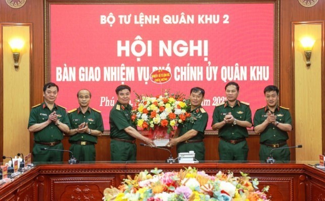 Thieu tuong Tran Ngoc Tuan duoc bo nhiem Chinh uy Bo Tu lenh Thu do