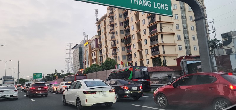 Chua het nghi le, nguoi dan linh kinh do dac som keo ve Ha Noi-Hinh-9