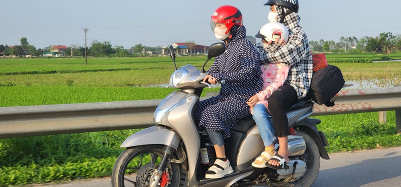 Chua het nghi le, nguoi dan linh kinh do dac som keo ve Ha Noi