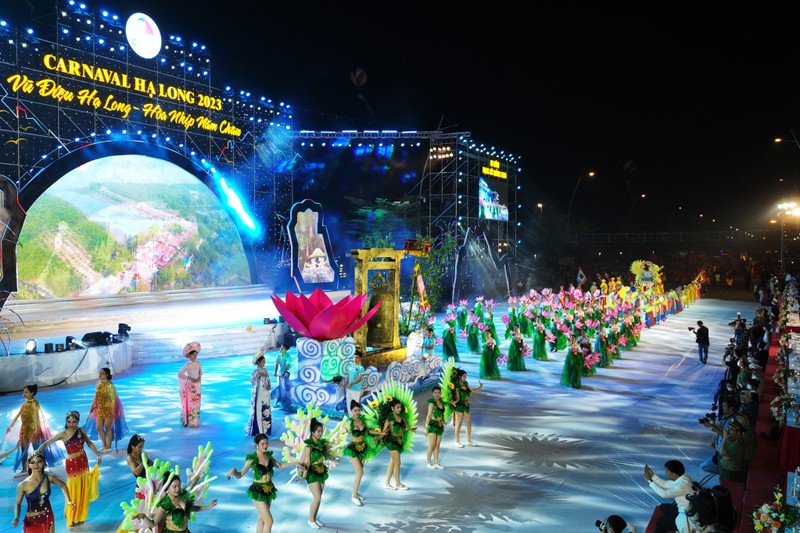 Man nhan voi sac mau Carnaval Ha Long 2023-Hinh-3