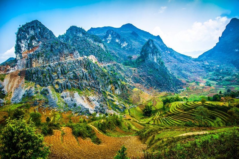 Thu phi tham quan Cao nguyen da Dong Van: Tranh tu tuong bi “moc tui”