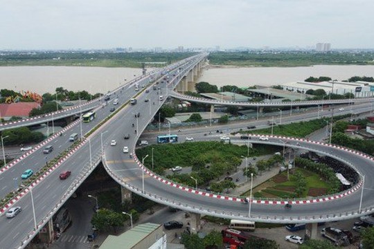 To chuc lai giao thong tren cau Vinh Tuy, un tac co giam?