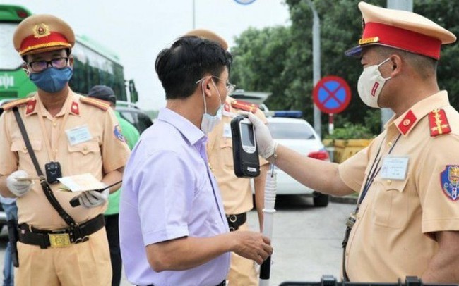 Xu ly lanh dao don vi de can bo vi pham nong do con