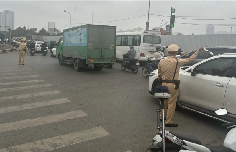 Vi sao huong Dai lo Thang Long vao trung tam Ha Noi un u?