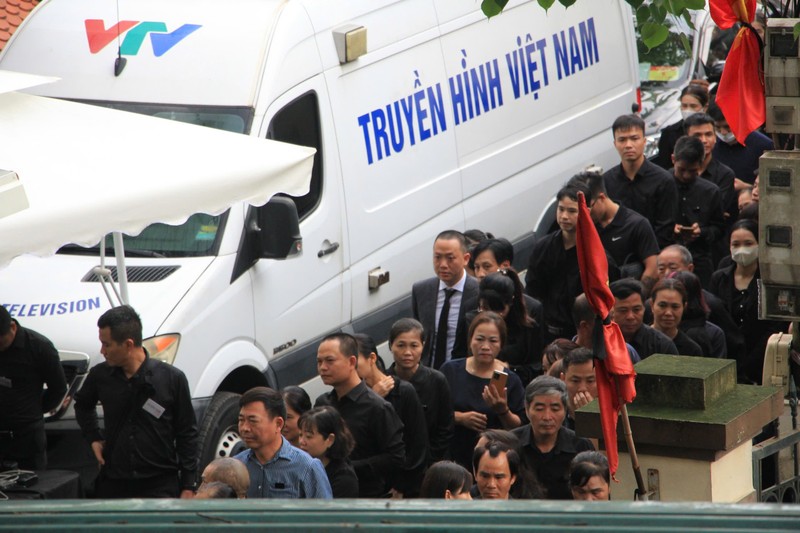 Hang dai Nhan dan xep hang vieng Tong Bi thu Nguyen Phu Trong o que nha-Hinh-6