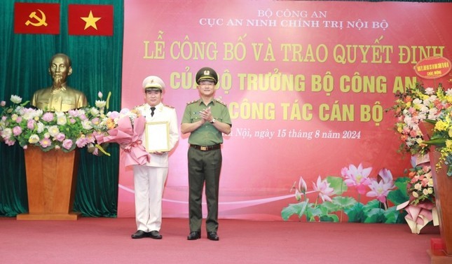 Trao quyet dinh dieu dong Thieu tuong Dinh Van Noi