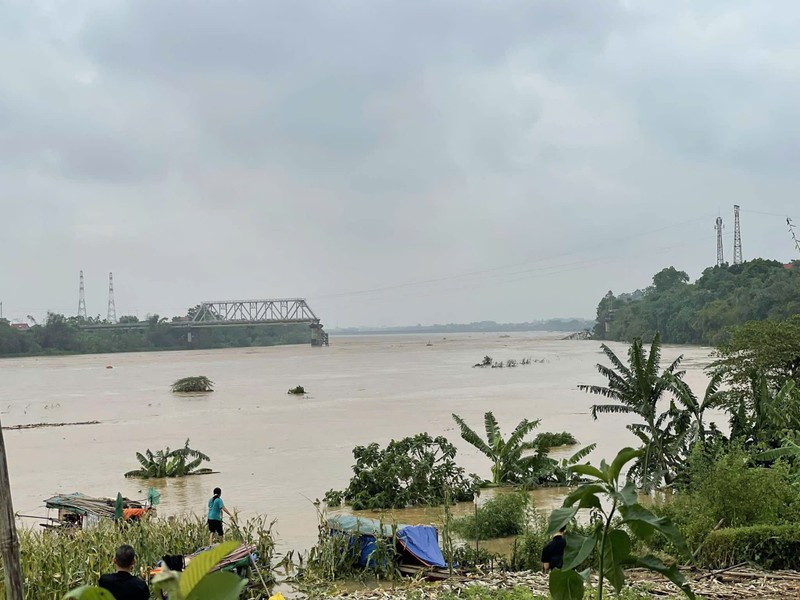 Sap cau Phong Chau, giao thong di chuyen the nao?