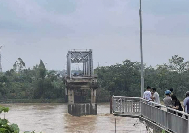 De xuat xay moi cau Phong Chau bang von ngan sach Nha nuoc