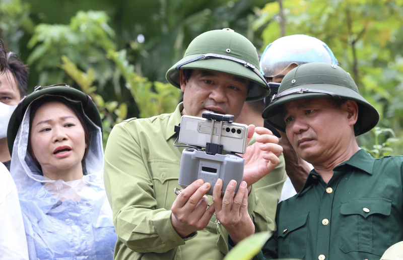 Lu quet Lang Nu: Dung cho nghiep vu, flycam tim kiem nguoi mat tich