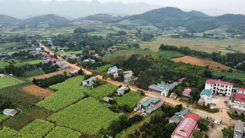 Can canh duong tram ty doi von, dan khon kho ngong cho o Hoa Binh-Hinh-2