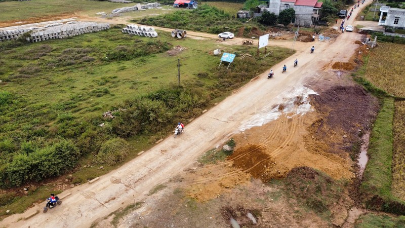 Can canh duong tram ty doi von, dan khon kho ngong cho o Hoa Binh-Hinh-6