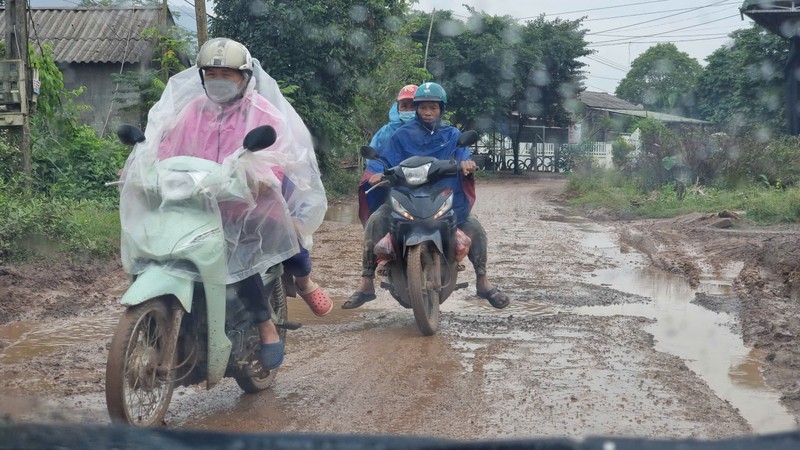 Can canh duong tram ty doi von, dan khon kho ngong cho o Hoa Binh-Hinh-9