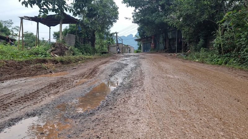 Can canh duong tram ty doi von, dan khon kho ngong cho o Hoa Binh-Hinh-8