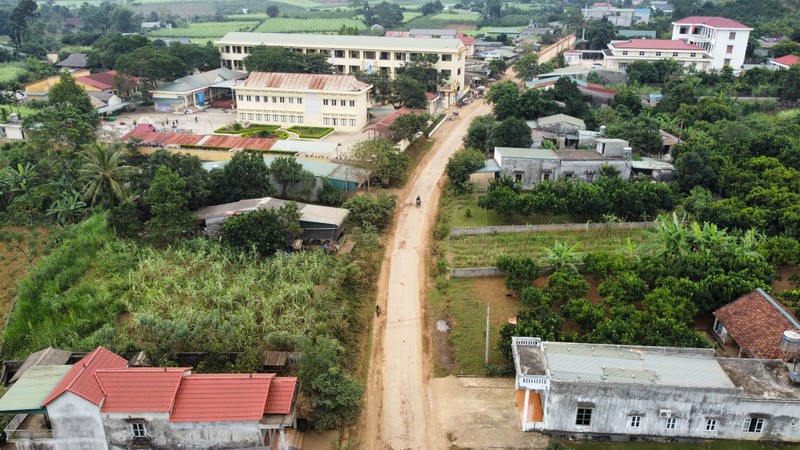 Can canh duong tram ty doi von, dan khon kho ngong cho o Hoa Binh