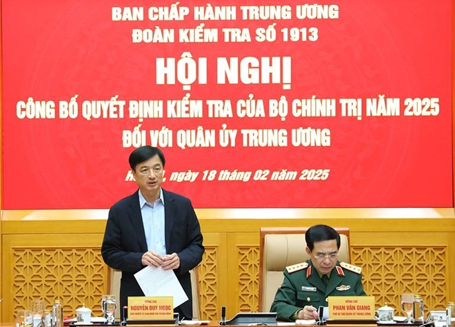 Cong bo quyet dinh kiem tra doi voi Quan uy Trung uong