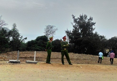 Nguoi dan tap nap vieng Dai tuong Vo Nguyen Giap ngay dau nam-Hinh-11