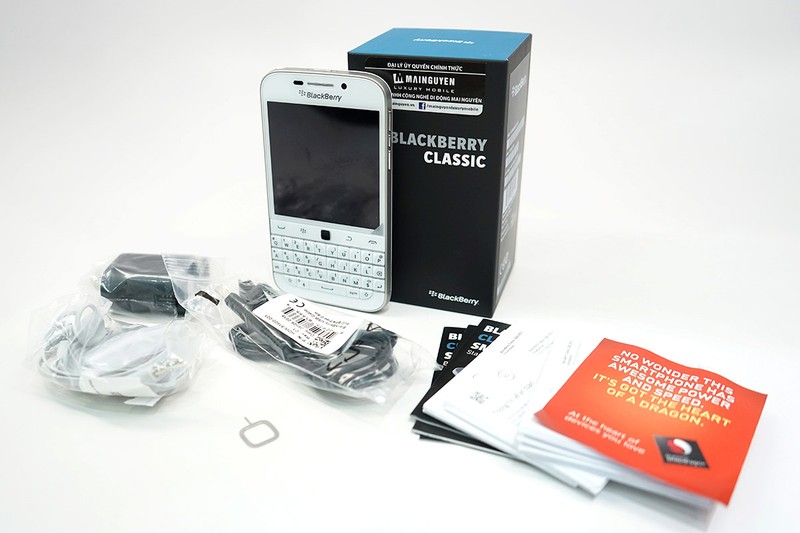 Can canh dap hop Blackberry Classic phien ban trang-Hinh-2