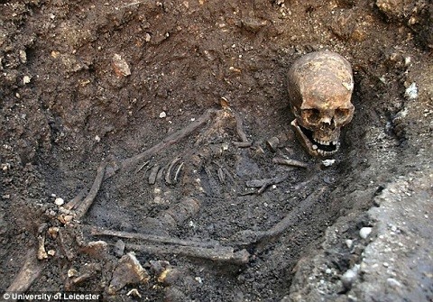 Chi tiet bat thuong khi khai quat mo vua Richard III