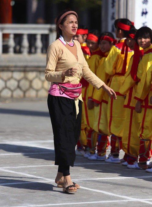 Chet cuoi voi tao hinh kho do cua Huong Giang Idol-Hinh-6