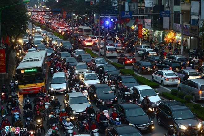 Ha Noi nghien cuu de an thu phi oto vao noi do