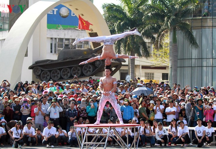 Anh voi dieu hanh tren duong pho Buon Ma Thuot-Hinh-7