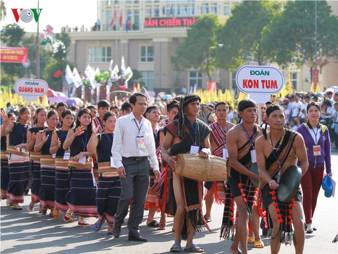 Anh voi dieu hanh tren duong pho Buon Ma Thuot-Hinh-9