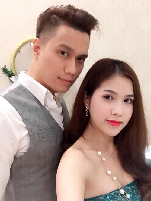 Lo tinh trang hon nhan cua Viet Anh va vo sau on ao tinh ai