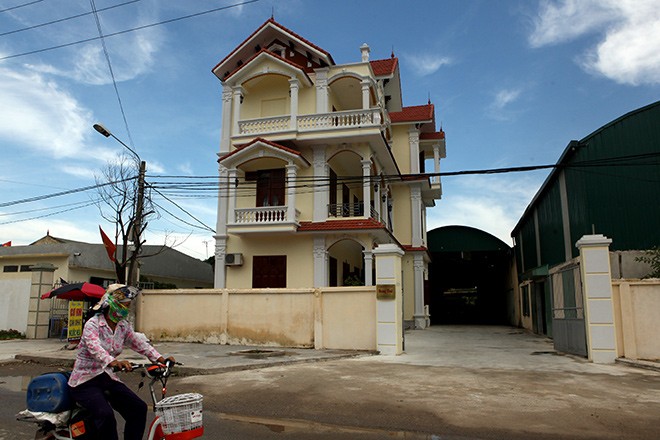 Choang ngop lang Meo toan biet thu giua canh dong que lua