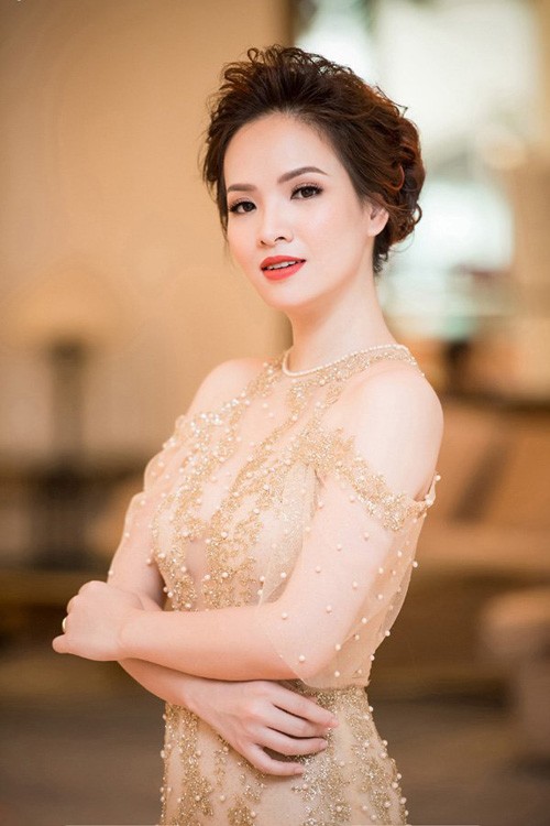 Bi quyet de co vong eo nhu Dan Le trong 