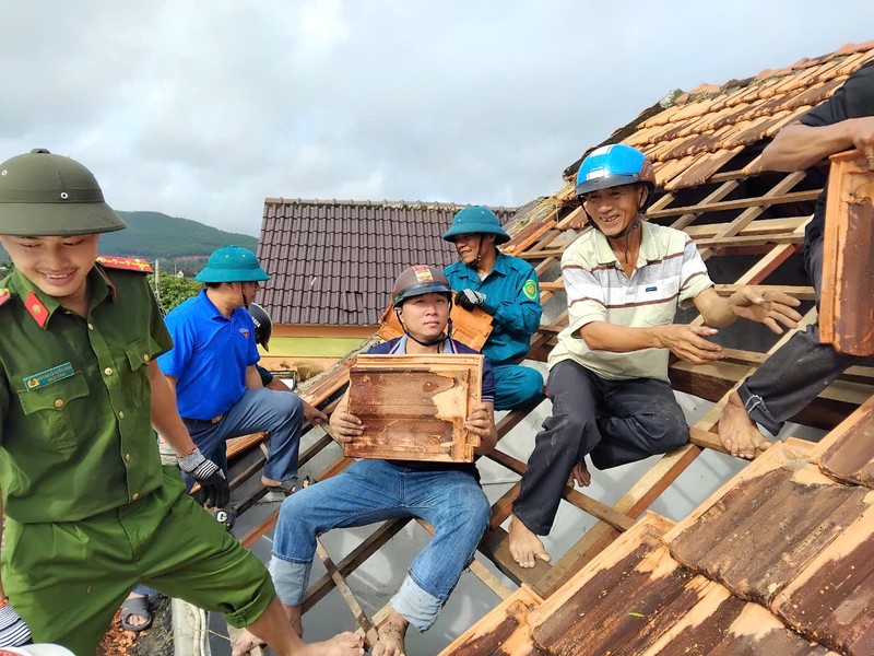 Loc xoay lam toc mai 36 nha dan o Quang Ngai-Hinh-2