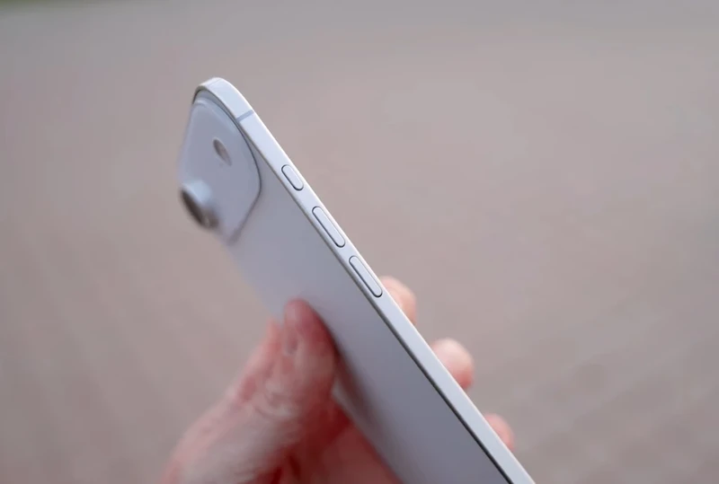 Pin quá “hẹo”, iPhone 17 Air phải chữa cháy bằng độc chiêu này Pin qua “heo”, iPhone 17 Air phai chua chay bang doc chieu nay