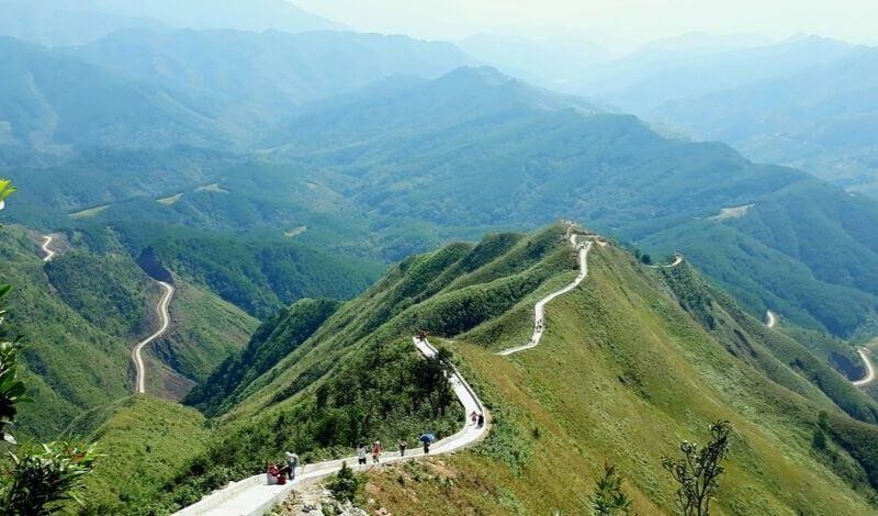 Kham pha duong mon tren dinh nui Binh Lieu voi menh danh 